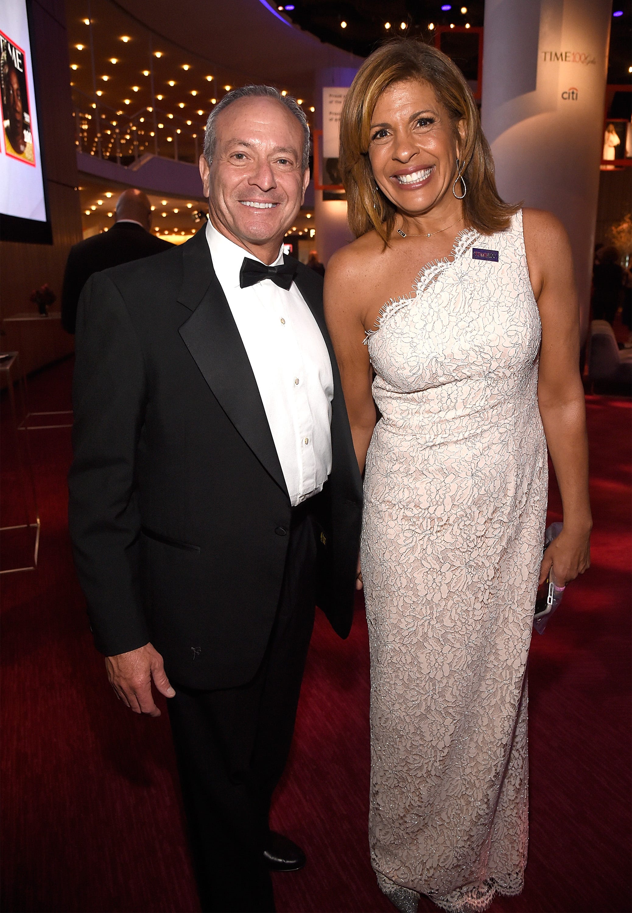 does hoda still dating jay
